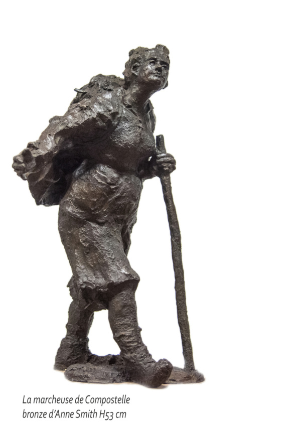 Sculpture en bronze La marcheuse de Compostelle © Anne Smith